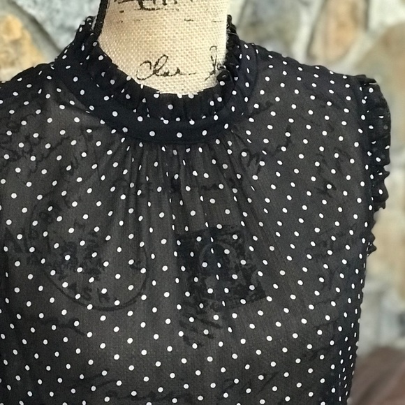 Who What Wear Tops - Who What Wear XXL polka dot sleeveless blouse.